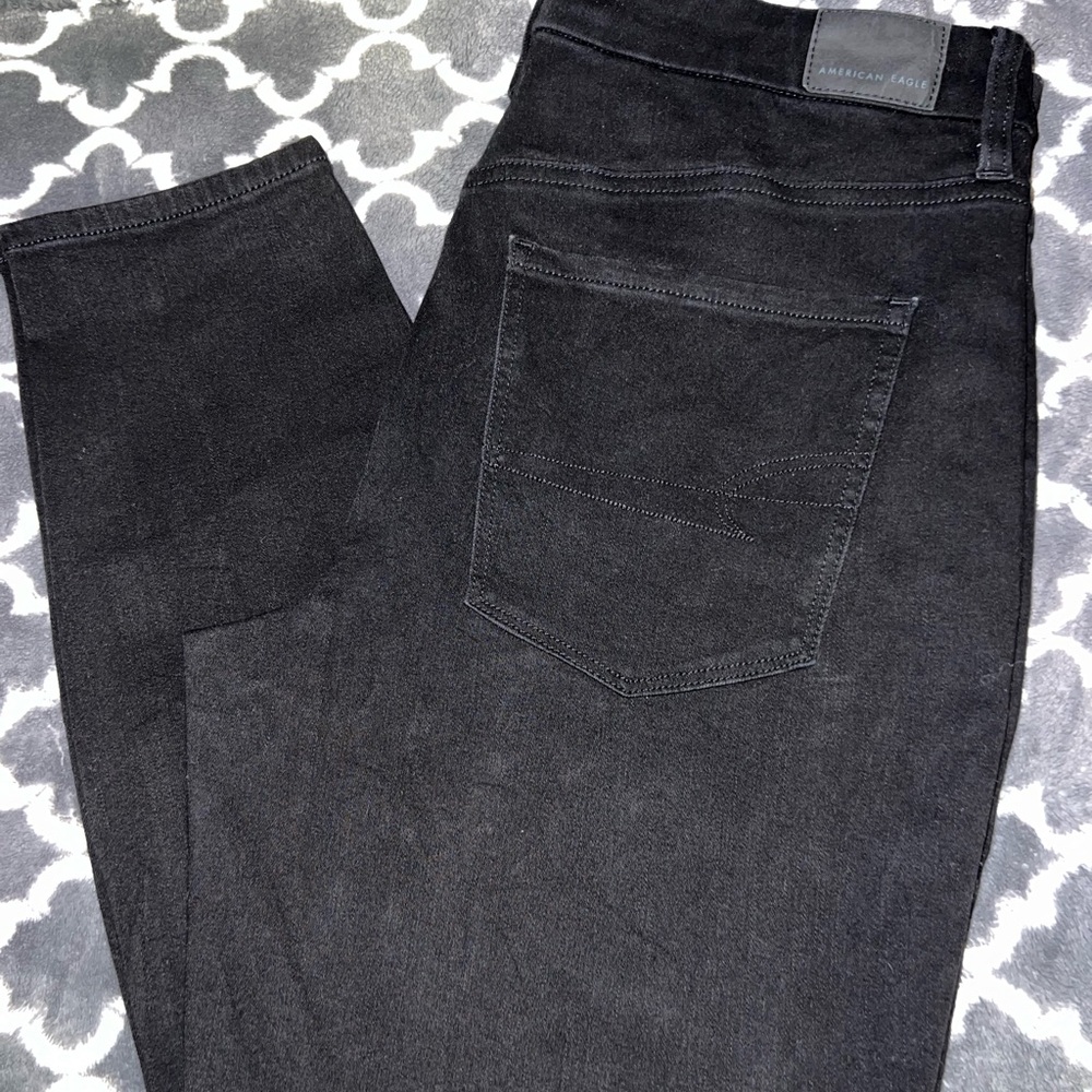 Hi everyone I’m selling some black American Engle curvy high rise jeans